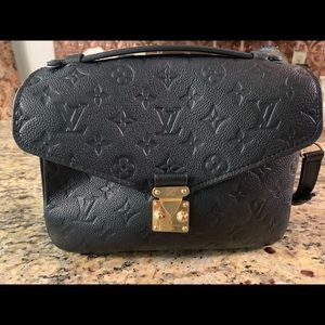 Black Louis Vuitton purse